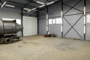 комерційна за адресою Будівельників вул., 1