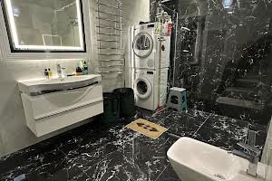 будинок за адресою Квітнева вул.