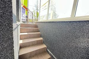 комерційна за адресою Українська вул., 83б