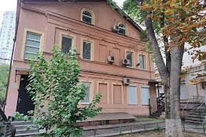 комерційна за адресою Панаса Мирного вул., 1