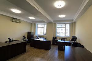 комерційна за адресою Лугова вул., 13