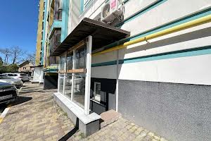 комерційна за адресою Українська вул., 83б