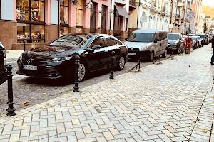 комерційна за адресою Воздвиженська вул., 14