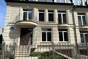комерційна за адресою Новоселицька вул., 7