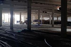 комерційна за адресою Центральна, 1