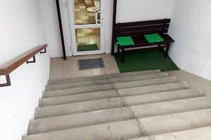 комерційна за адресою Андрія Первозванного вул. (Стахурського), 4а