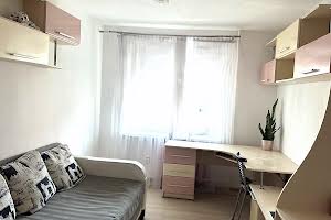 квартира за адресою Вагонна вул., 8