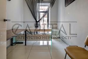 комерційна за адресою Саксаганського вул., 42