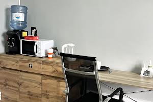 комерційна за адресою Городоцька вул., 8