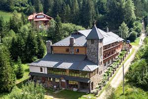 комерційна за адресою Устияновича вул., 1