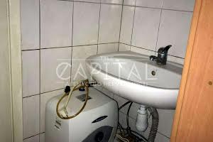 комерційна за адресою Дмитрівська вул., 44б