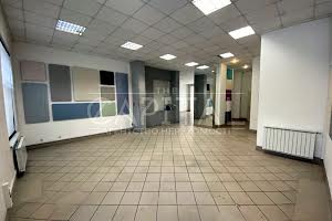 комерційна за адресою Вишгородська вул., 45