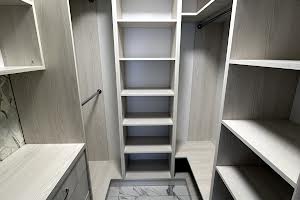 квартира за адресою Домбровського вул., 1