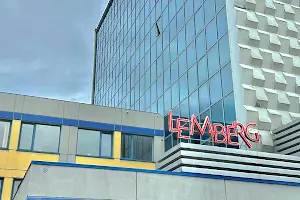 комерційна за адресою Богдана Хмельницького  вул., 176