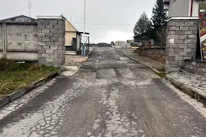 комерційна за адресою Центральна, 81