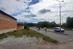 комерційна за адресою Ярошенка вул., 25