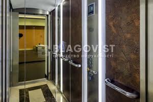 комерційна за адресою Новоселицька вул., 7