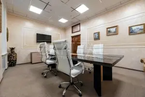 комерційна за адресою Панаса Мирного вул., 1