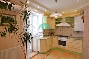 квартира за адресою Залізнична вул., 9