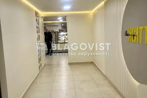 комерційна за адресою Ольжича вул., 4