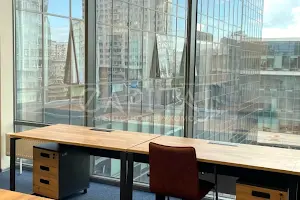 комерційна за адресою Дніпровська набережна вул., 1В