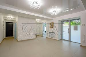 комерційна за адресою Лаврська вул. (Січневого Повстання), 4