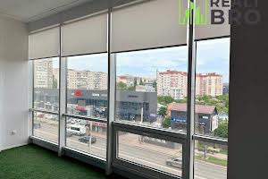 комерційна за адресою Бандері, 1