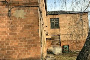 комерційна за адресою Центральна, 1