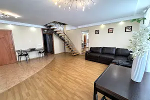 квартира за адресою Літературна вул., 12