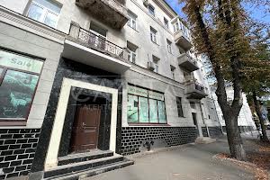 комерційна за адресою Липська вул., 12/5