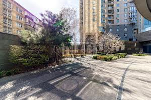 комерційна за адресою Буслівська вул., 12