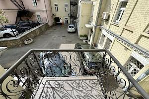 комерційна за адресою Івана Франка вул., 29