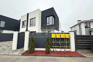будинок за адресою Шкільна вул., 4