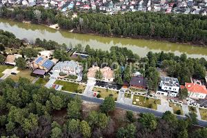 будинок за адресою Набережна вул., 8