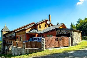 комерційна за адресою Устияновича вул., 1