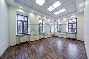 комерційна за адресою Володимирська вул., 4