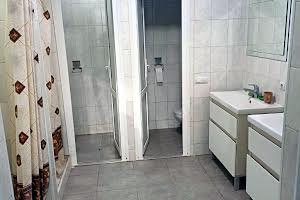 комерційна за адресою Миру вул., 11