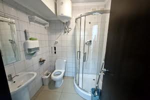 комерційна за адресою Зоопаркова вул., 2