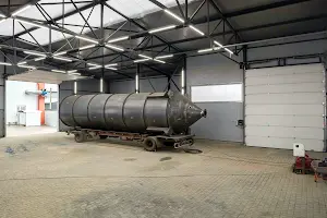комерційна за адресою Будівельників вул., 1