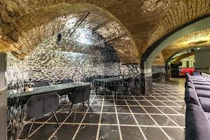 коммерческая по адресу Контрактовая пл., 12