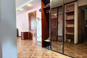 квартира за адресою Космонавтів вул., 8