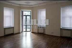 комерційна за адресою Володимирська вул., 4