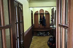 квартира за адресою Конституції пл., 2/2