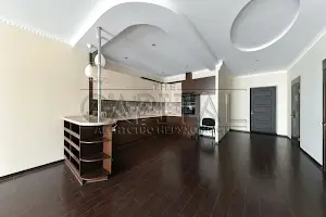 комерційна за адресою Кловський узвіз (Кловський), 7a
