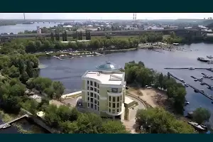 комерційна за адресою Набережно-Печерська дорога , 2