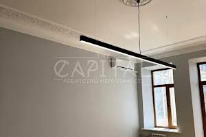 комерційна за адресою Саксаганського вул., 104
