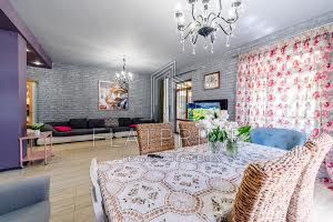 будинок за адресою с. Плюти, Київська, 24В