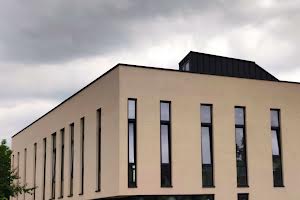 комерційна за адресою Тісна вул., 2