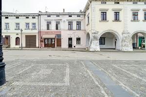комерційна за адресою Вічева пл., 8