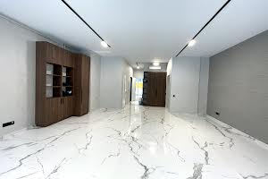 комерційна за адресою Самбірська вул., 5
